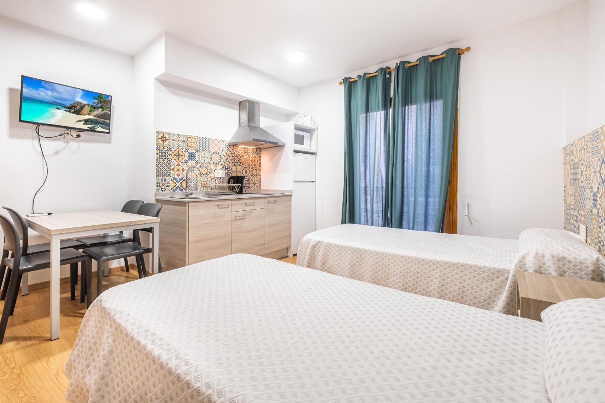 Apartamentos El Castell (Adults Only) Benidorm Bagian luar foto