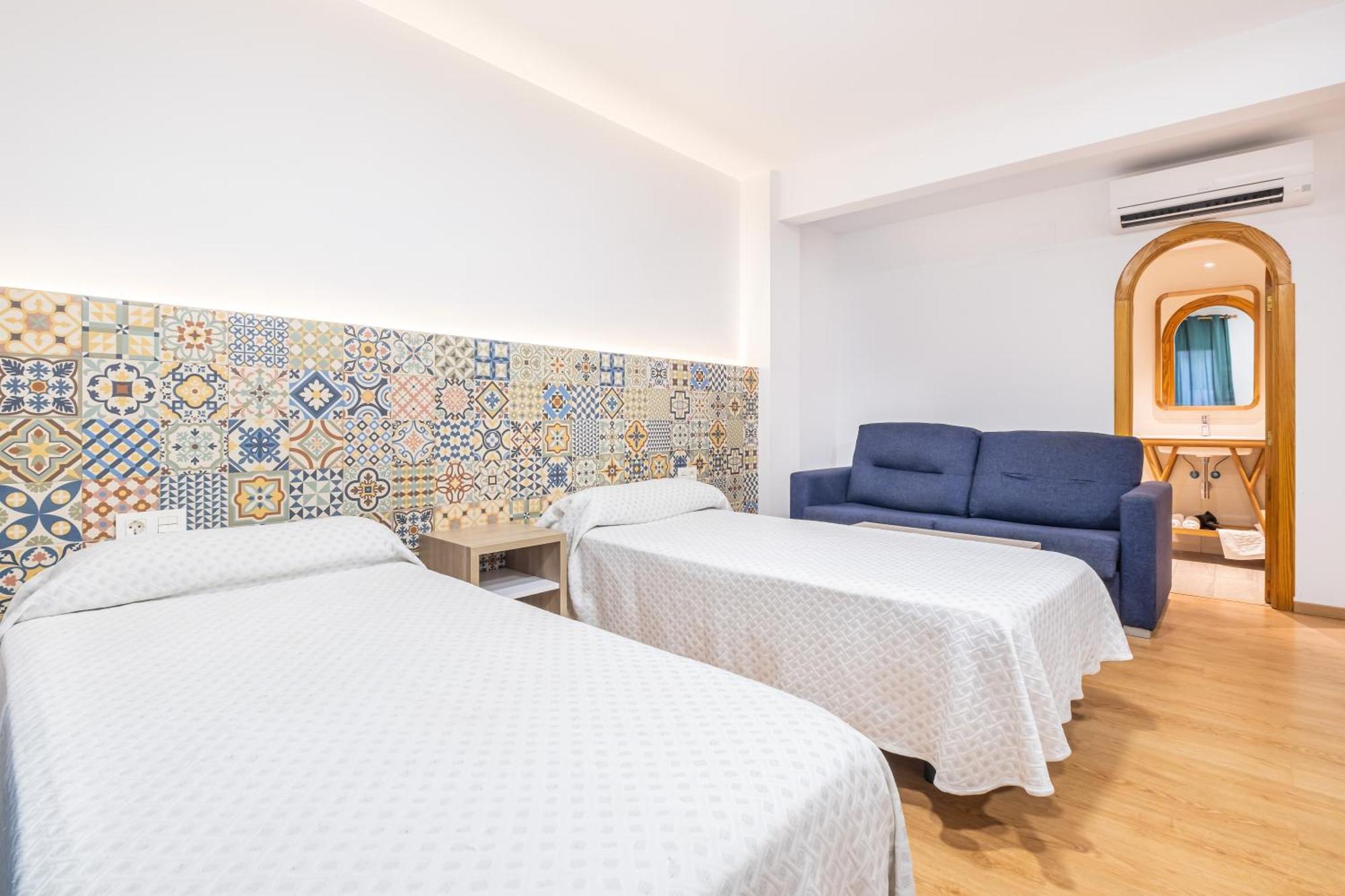 Apartamentos El Castell (Adults Only) Benidorm Bagian luar foto