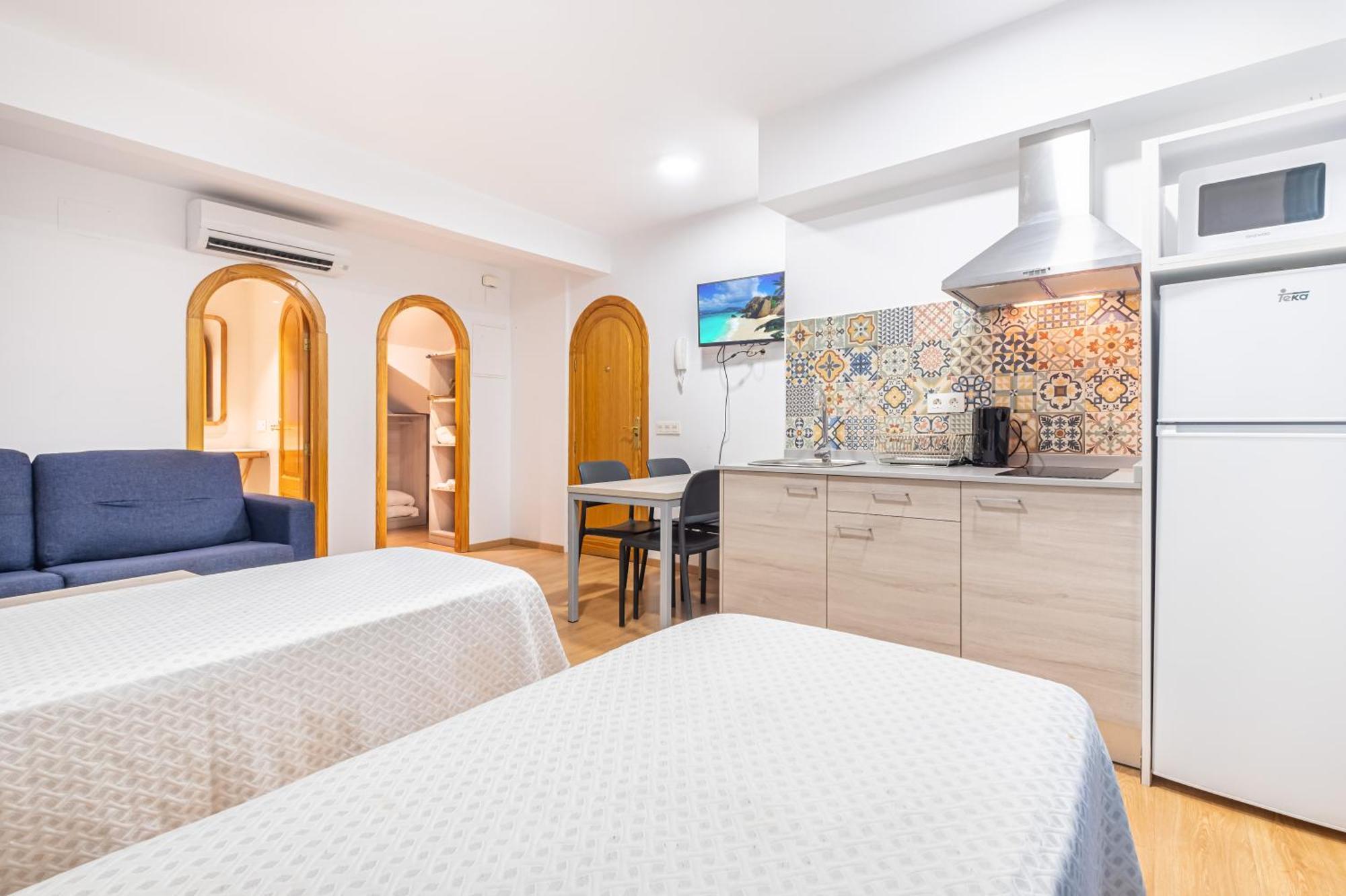 Apartamentos El Castell (Adults Only) Benidorm Bagian luar foto