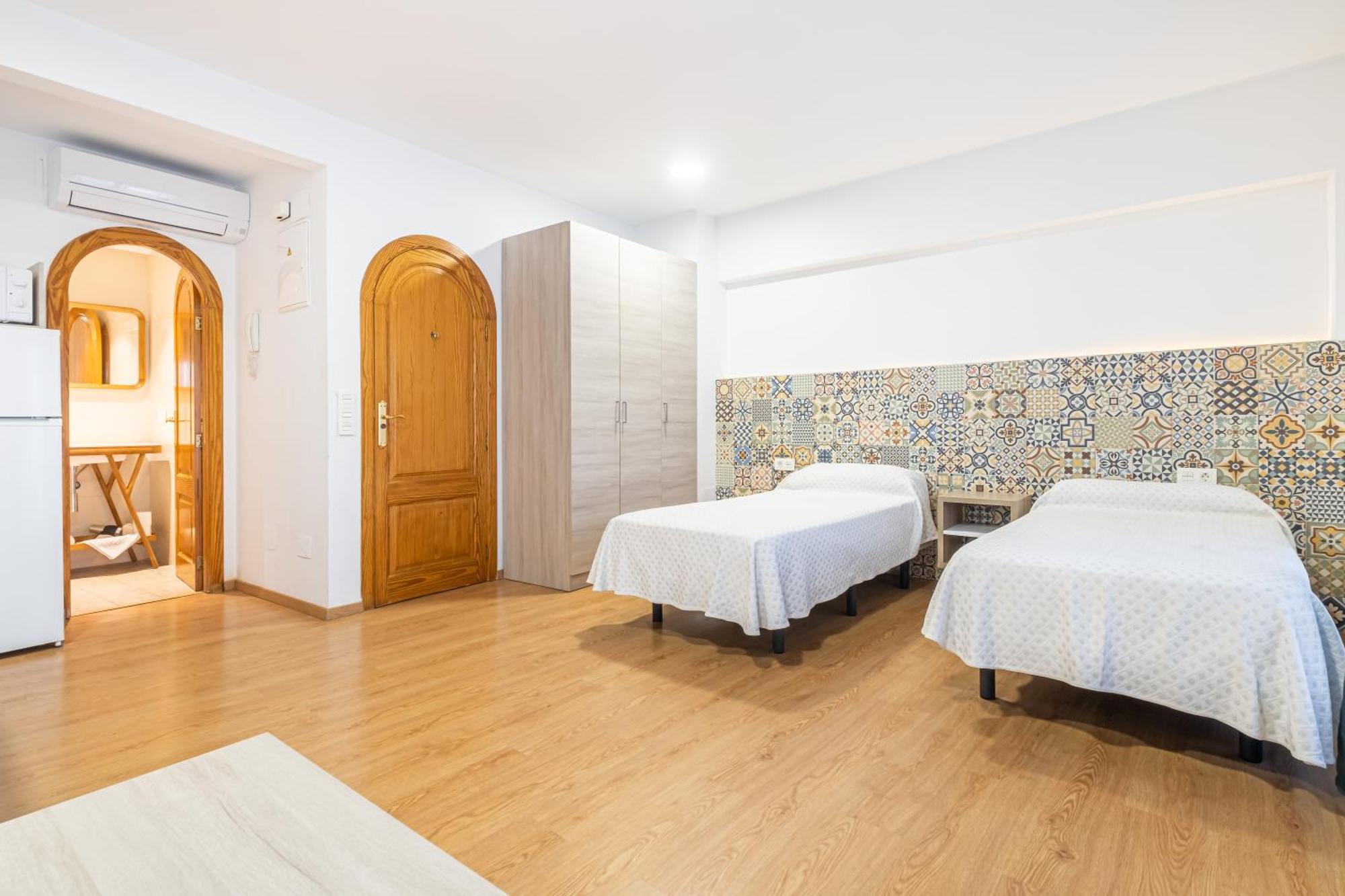 Apartamentos El Castell (Adults Only) Benidorm Bagian luar foto